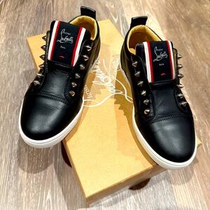 Christian Louboutin | F.A.V. PIQUE A VONTADE |
W35.5/5.5 | Black Calf w/ Spikes